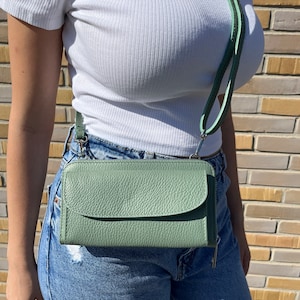 Lederhandtasche für Frauen in mint , edles Portmonee mit Gurt, hochwertige Clutch, Handytasche , Modisch , Crossbody , Sommer , Praktisch