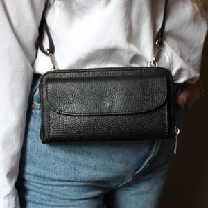 Borsa a tracolla in pelle nera – Piccola borsa a tracolla realizzata in vera pelle testurizzata, borsa a mano minimalista