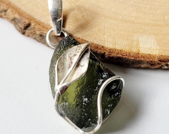 Real Moldavite Pendant, 925 solid Silver Pendant, Natural Moldavite Handcrafted Pendants, Authentic Czech Moldavite stone Pendant, Pendants