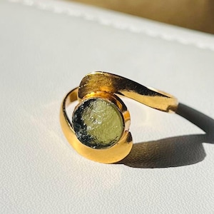 Natürlicher Moldavitsteinring, authentischer Moldavitring, 925er Silberring, vergoldete Silberringe, 8 mm runder Moldavitstein, Ringe für sie
