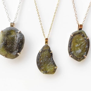 Natural 100% Genuine Raw Moldavite Pendant Meteorite 925 Sterling Silver Handmade Pendant Green Moldavite Jewelry Gift For Women&#39;s