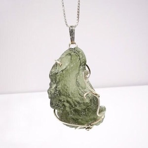 Moldavite Stone Pendant, Large Moldavite Crystal, Authentic Moldavite Pendant , 925 silver Pendants, Healing moldavite Spiritual Pendants,