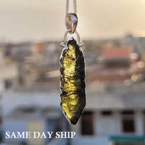 Colgante de moldavita natural, collares con piedras curativas auténticas, colgante artesanal de plata 925, piedra de moldavita de 35 mm de largo, collar de San Valentín