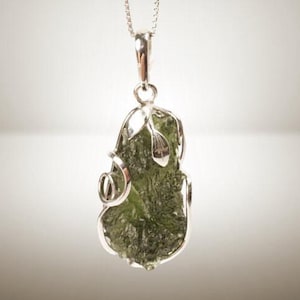 Pingente de Moldavita Certificada, Pedra Grande e Autêntica de Moldavita da República Tcheca, Prata de Lei 925, Colar para Presente de Dia dos Namorados, Presente de Aniversário