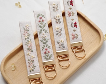 DIY - Wristlet keychains with embroidery - video tutorial + pdf patterns. 4 designs. Beginners friendly