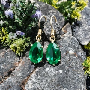 Boucles d&#39;oreilles pendantes en forme de poire avec émeraude pour femme / Cadeau spécial pour anniversaire de mariage Bijoux émeraude