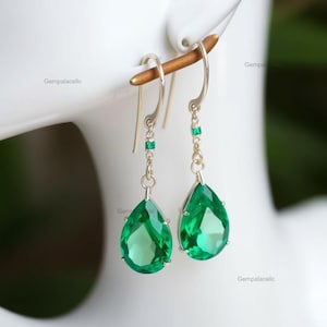 Boucles d&#39;oreilles pendantes en forme de poire avec émeraude pour femme / Cadeau spécial pour anniversaire de mariage Bijoux émeraude