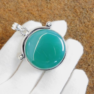 Round Shape Natural Green Onyx Pendant For Daily Use / Unique Design Pendant For Women And Girls