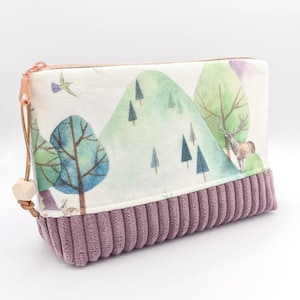 Kulturtasche mit Innenfach Waldmotiv Hasen Hirsch Bär mauve Breitcord Cord