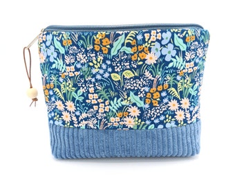 handgefertigte Kosmetiktasche Kulturbeutel Blumenmuster Cord blau Blumen Wildblumen Beauty Bag Schminktasche