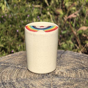 Keramische reismok met regenbooghart, keramische meeneemmok, aardewerk reismok, keramische koffiemok, verjaardagscadeau voor een vriend(in)