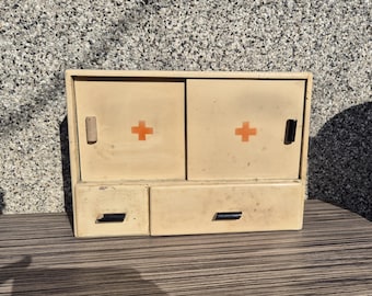 Vintage trä första hjälpen-låda - Retro medicinskt skåp med lådor