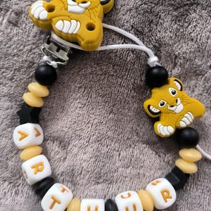 Personalisierter Schnullerclip für Baby-Löwe Simbaa mit Vornamen, Geburtsgeschenk, personalisierter Vorname, Schnullerclip Simbaa, Silikonperle