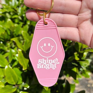 Custom Initial Retro Motel Keychain, Smiley Face Keychain, Pink Keychain,  Trendy Hotel Keychain, Cute Keychain, Personalized Keychain