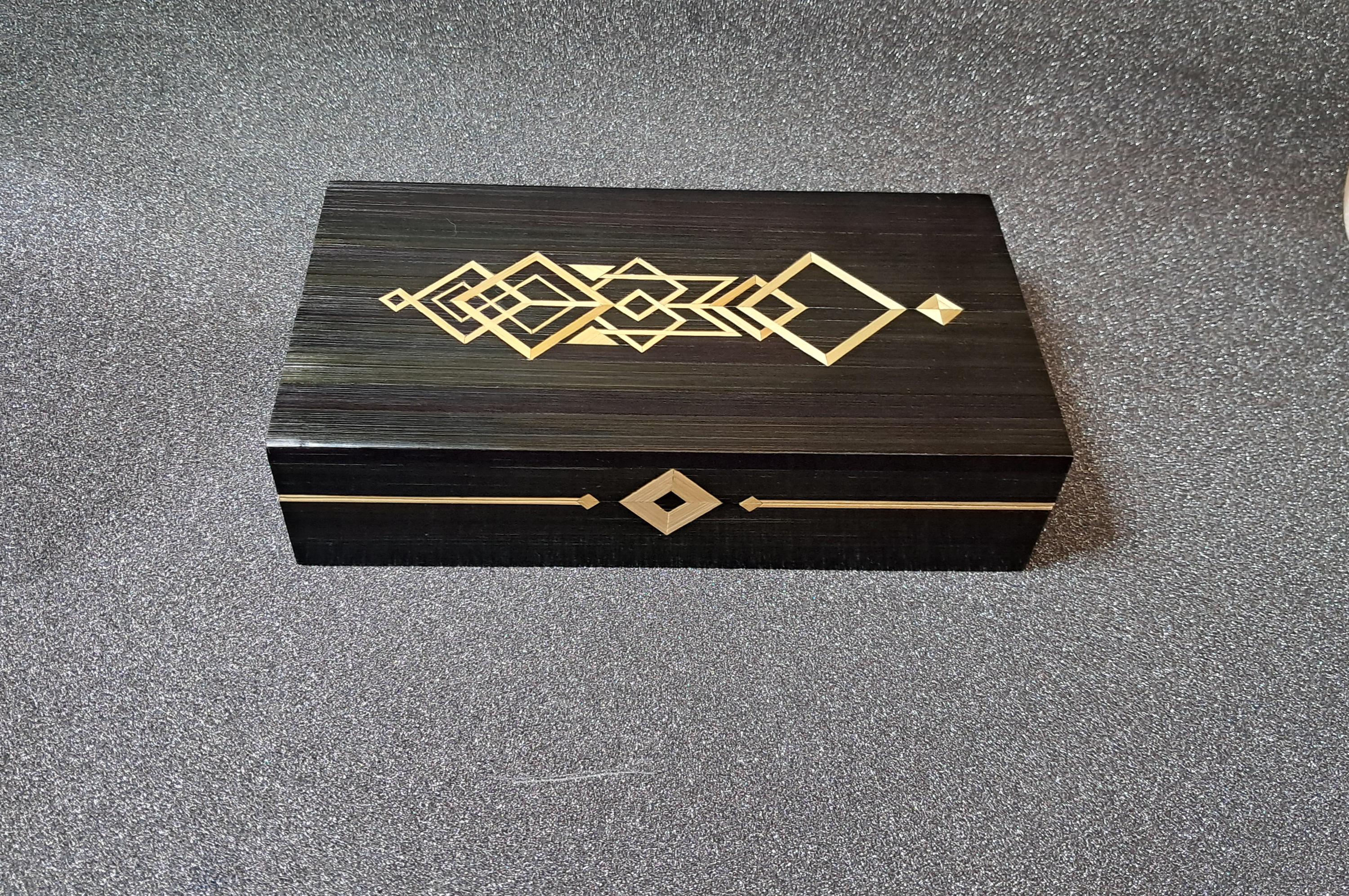 Petite Boîte Marquetée Décorative - 17x13x5 Cm - Occasion