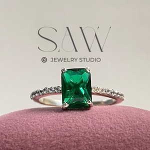 14K White Gold Green Emerald Ring 2CT Lab Created Emerald Engagement Ring for Women Halo Moissanite Wedding Ring Vintage Anniversary Ring
