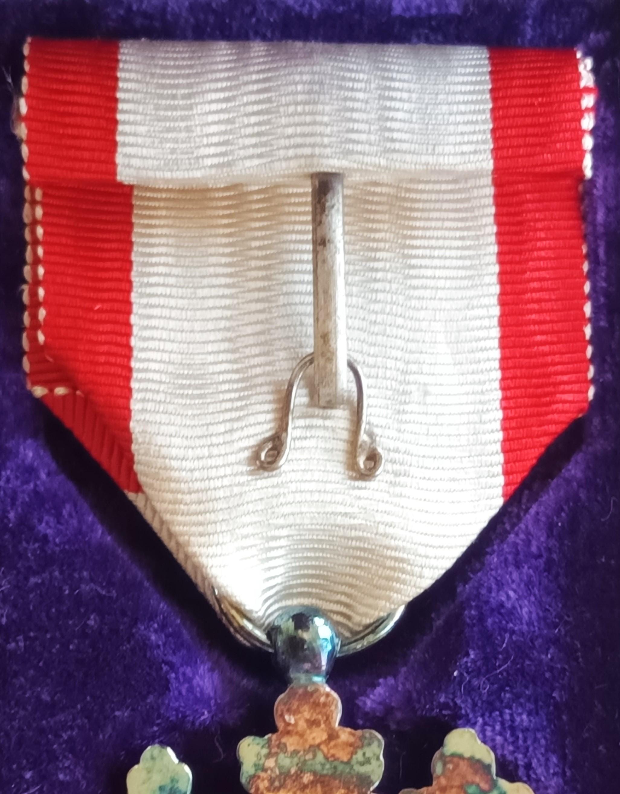 Vintage ,original -japan Wwii-1940s . Cased Order of the