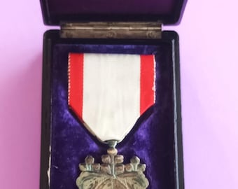 旭日章 / 憂国 ORDER OF THE RISING SUN Vintage ,original -japan Wwii-1940s . Cased Order of the Rising