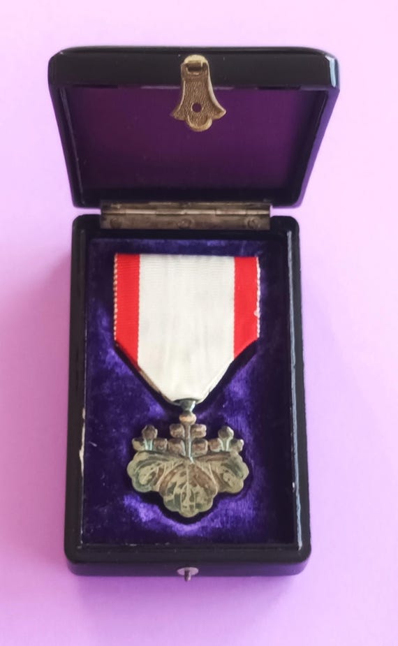 Vintage ,original -japan Wwii-1940s . Cased Order of the