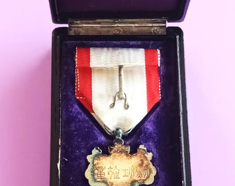 旭日章 / 憂国 ORDER OF THE RISING SUN Vintage ,original -japan Wwii-1940s . Cased Order of the Rising