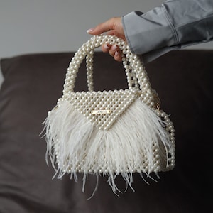 Bolso de perlas decorado con plumas, bolso clásico, bolso de perlas marfil, bolso de boda, bolso de lujo, bolso para novia, bolso de perlas, regalo para ella