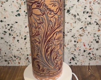 Gobelet en cuir repoussé