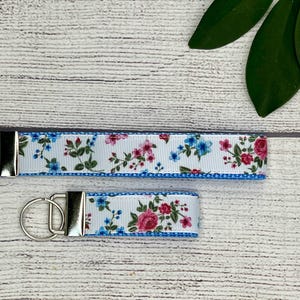 Flower Wristlet, Wildflowers Keychain, Key Fob, Mini Keychain, Flowers, Garden, Floral Design, Gift Under 10