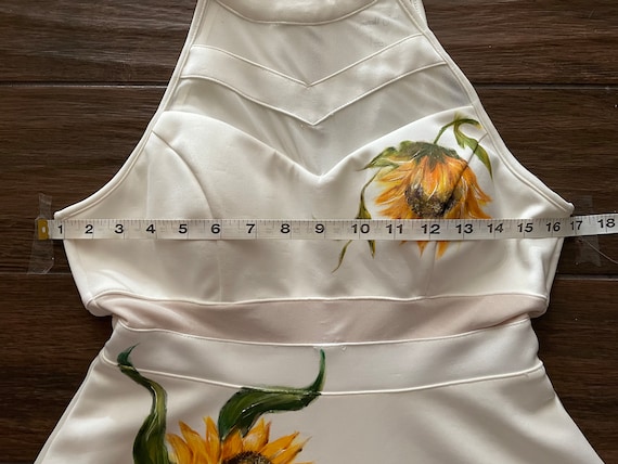 hand-painted sunflower White dress, customized party dress, gift for her, beautiful floral dress, artisan dress. hand-painted sunflower White dress, customized party dress, gift for her, beautiful floral dress, artisan dress.