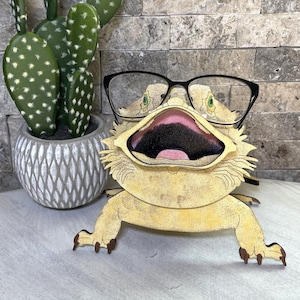 Bearded Dragon Eyeglass Holder Hand Painted, Quirky Animal Glasses Stand, Perfect Gift for Lizard Lovers, Unique Desk Eyewear Accessory