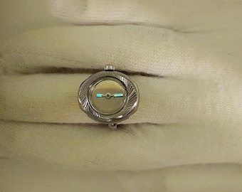 Zegarek typu ring w kolorze srebrnym z lustrzaną tarczą (2 świecące wskazówki) marki Migi (niepodpisany)