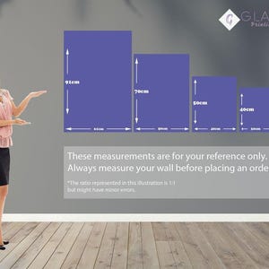Visual size guide for wall art canvas prints from 18x13 cm to 91x61 cm, shown with a woman standing for height reference and scale comparison.