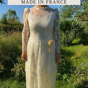 Robe de mariée parisienne vintage | Mariées de Laura | Robe de soirée romantique en dentelle ivoire | Robe de mariée bohème française des années 1970