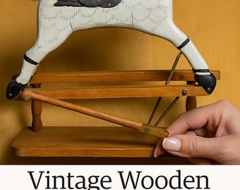 ヴィンテージの手描き木製おもちゃの馬（車輪付き）：アンティークな