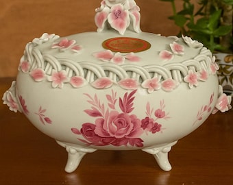 Caja de baratijas de porcelana Capodimonte vintage: relieve floral hecho a mano, Italia