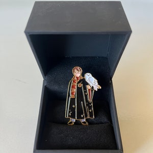 Harry Potter And Hedwig Hogwarts Gryffindor robes enamel pin