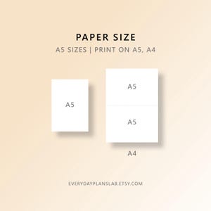 以下が含まれることがあります： 用紙サイズを示すグラフィックで、PAPER SIZE, A5 SIZES | PRINT ON A5, A4というテキストがあります。白いA5の長方形と、2つのA5セクションに分割された大きな白いA4の長方形が表示されています。下部にはEVERYDAYPLANSLAB.ETSY.COMというテキストがあります。