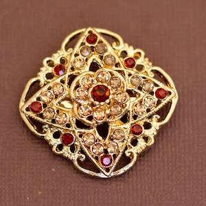Vintage Art Nouveau Floral Star Gold Tone Intricate Brooch - U15
