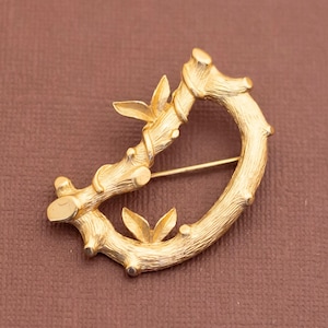 Broche Vintage Gold Tone Letra D, Sarah Coventry - U22