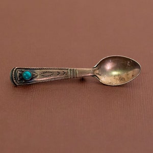 Vintage Intricate Spoon Gold Tone Brooch - U18