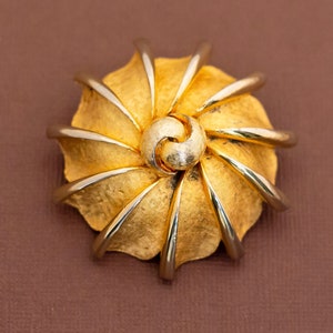 Vintage Art Nouveau Golden Spiral Mollusk Brooch by BSK - U18