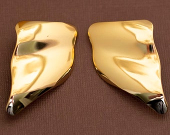 Vintage Chunky Avant Garde Clip On Earrings by Avon - U3