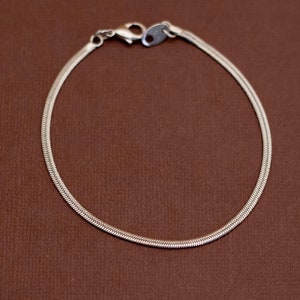 Vintage Serpentine Minimalist Bracelet 8 inch by Avon - U7