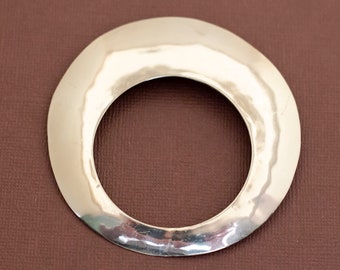 Vintage Upturn Crescent Moon Silver Tone Brooch - U18