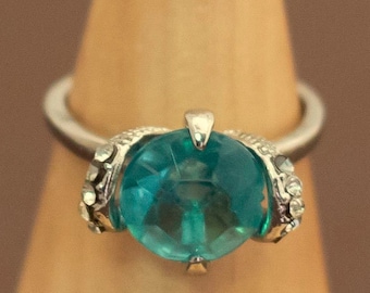 Vintage Vivid Emerald Green Gem Ring Size 10 - U6