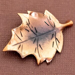 Vintage Copper Intricate Sharp Maple Leaf Brooch - U16