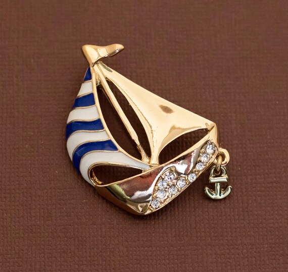 Vintage Elegant Yacht Gold Tone Brooch - U20 - image 1