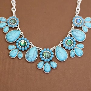 18 inch, Vintage Teardrop Blue Floral Beads Bib Necklace - U24