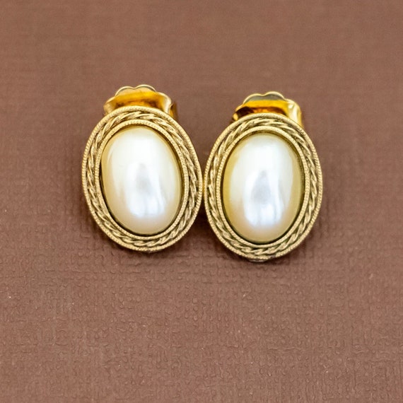 Vintage Round Oval Faux Pearl Gold Tone Stud Earr… - image 1