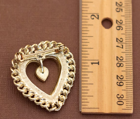 Vintage Gold Tone Valentine Love Heart Brooch - U9 - image 2