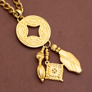 Vintage Golden Ancient Coin Victorian Geometric Necklace 29 pulgadas - U14